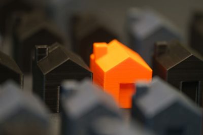 Comment négocier efficacement le prix d’une maison : astuces et stratégies