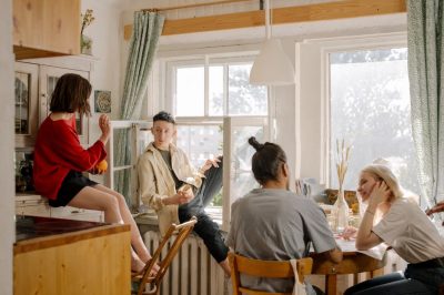 Pourquoi choisir la colocation pour votre séjour Erasmus ?